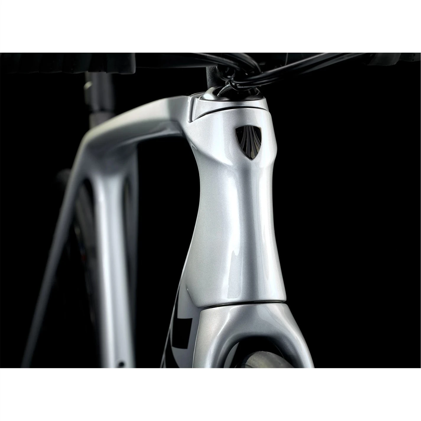 Trek Emonda SL5 Disc Road Bike - Image 5