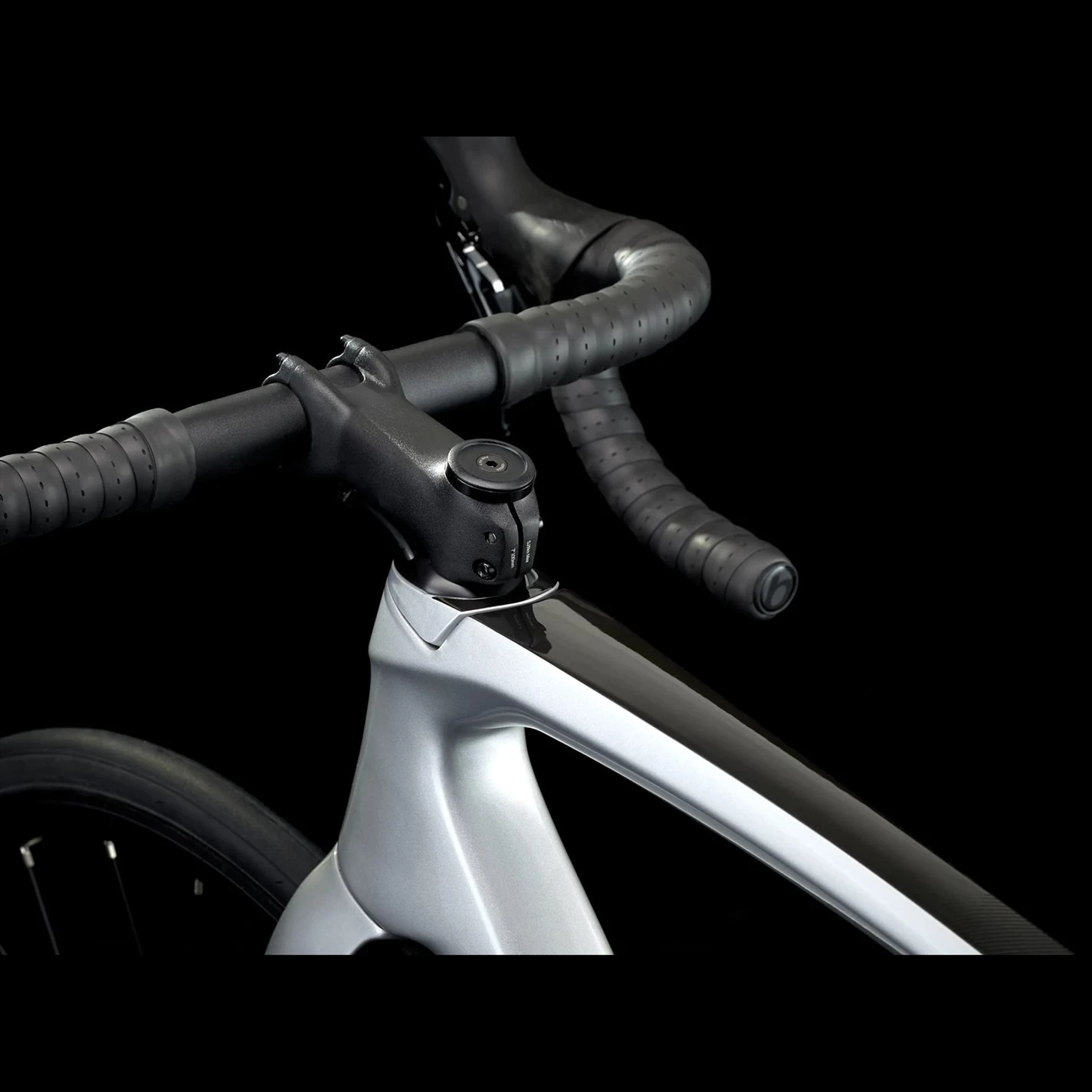 Trek Emonda SL5 Disc Road Bike - Image 7